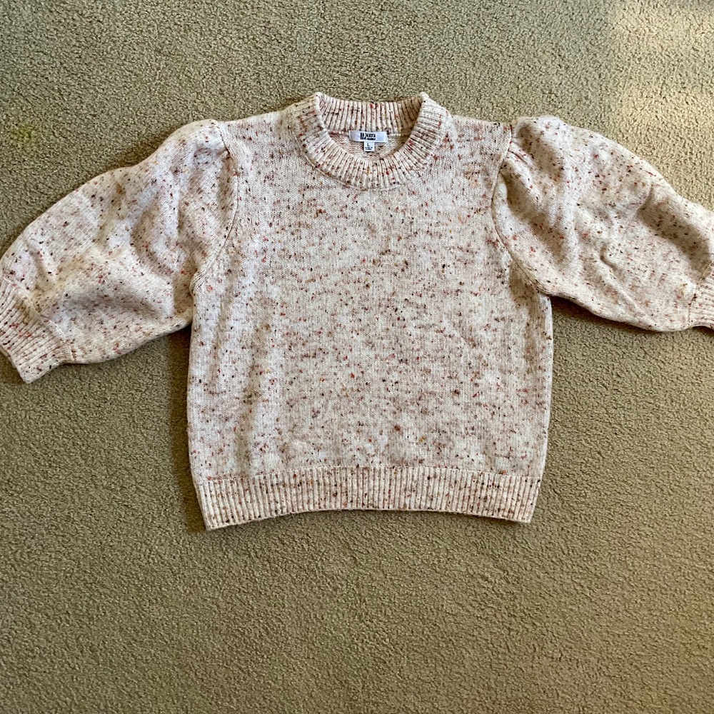 Steve Madden Women’s sweater size large beige with brown and dark orange fleck.